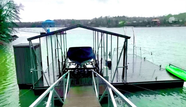 Smith Lake Luxury Home w/Private Dock, Kayaks, Hot Tub, Fire Pit, Grill, & More