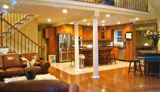 Smith Lake ,Off I65,Sleeps 25, Rocket Fiber Internet! Deep Water, Pets Ok.