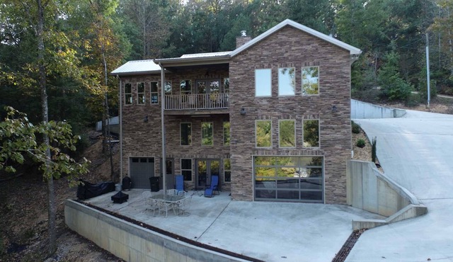 Smith Lake Rentals & Sales - CANDY ON CLEAR CREEK - Long Term Rental Only