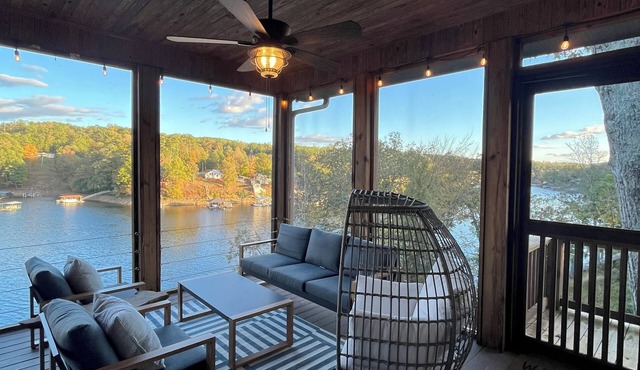 Smith Lake waterfront retreat w/hot tub, game room & private dock, sleeps 10