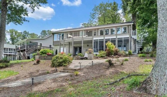 Smith Mountain Lake Home with stunning views with wet cove