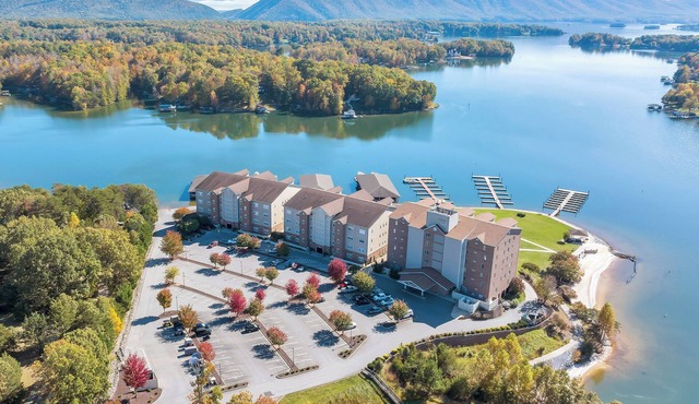 Smith Mountain Lake Retreat w/Resort Amenities!