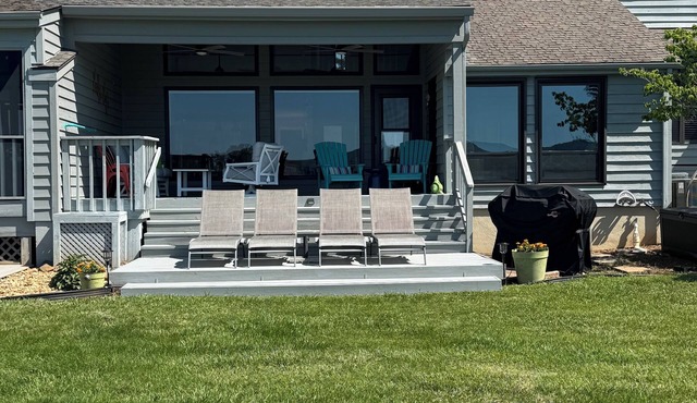 Smith Mountain Lake Waterfront Vacation Retreat