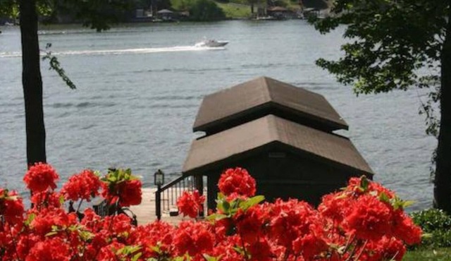 Smith Mountain Lake: Your Perfect Waterfront Escape