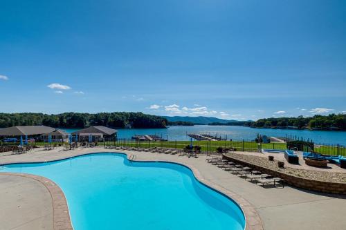 Smith Mtn Lake Fun! Resort-Style Family Retreat