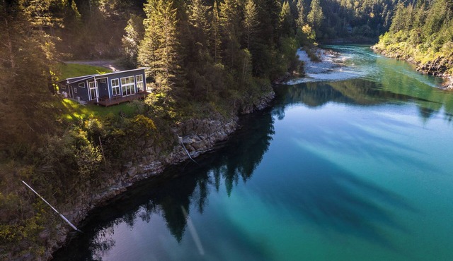 Smith River-front Retreat/Private, Peaceful Escape Near Redwoods