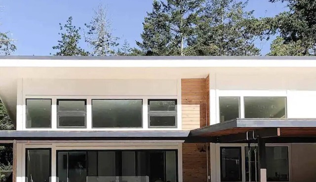 Smith River Haus - Modern Retreat & Saltwater Pool
