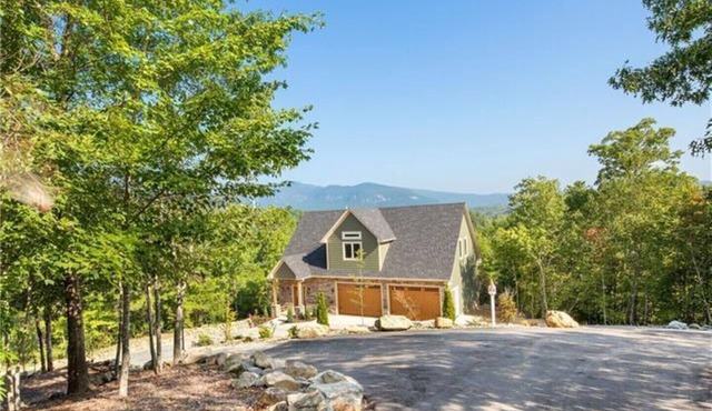 SMITH TREEHOUSE LAKE LURE: CLOSE TO ASHEVILLE AND TYRON WITH KILLER VIEWS