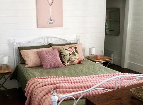 Smithtown Champagne Bed and Bubbles