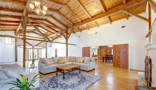 Smithville Retreat on 25 Private Acres!