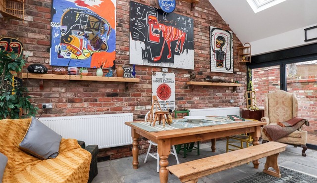 SMITHY COTTAGE, pet friendly, character holiday cottage in Wrexham