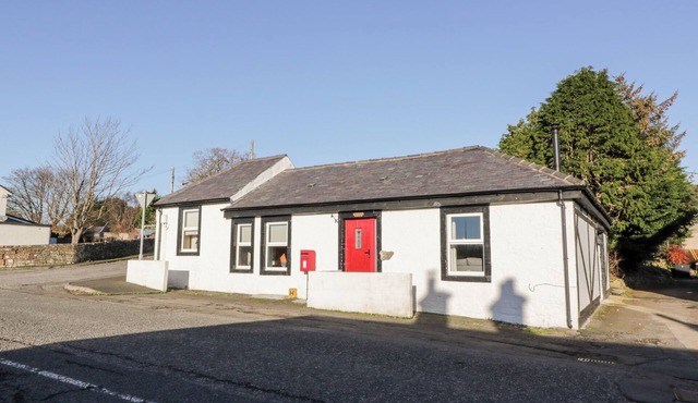 SMITHY HOUSE, pet friendly, character holiday cottage in Annan