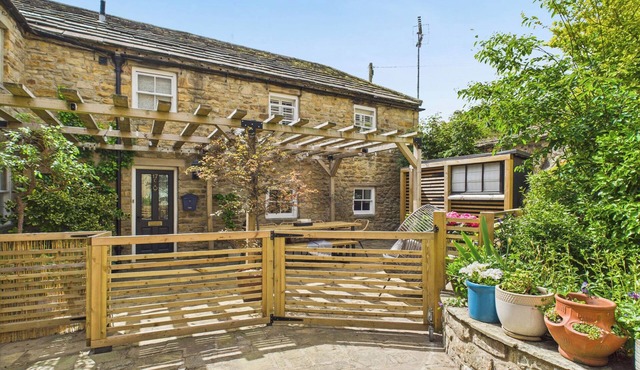 SMITHY STABLES, pet friendly in Barnard Castle
