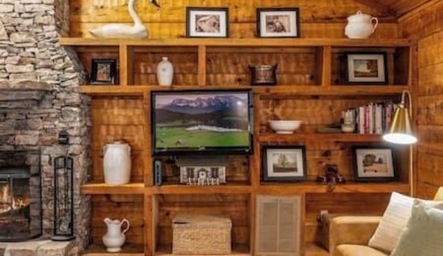 Smoke Rise is a remodeled modern cabin near it all