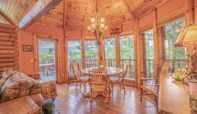 Smoke Rise Lodge · Lake Front, Luxury Cabin, Hot Tub,