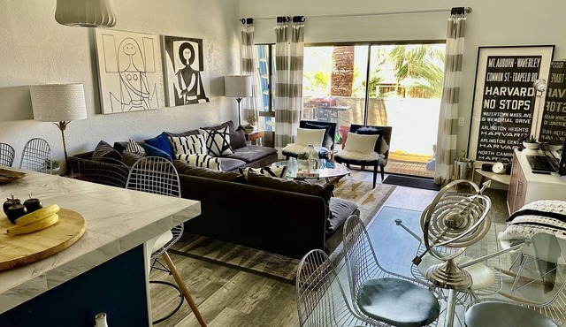 Smoke Tree Racquet Club Condo 7 min Drive to Downtown Palm Springs!