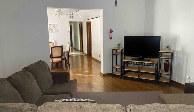 Smokers Preferred-Spacious 3-bedroom apartment with WiFi, AC in awesome Chicago