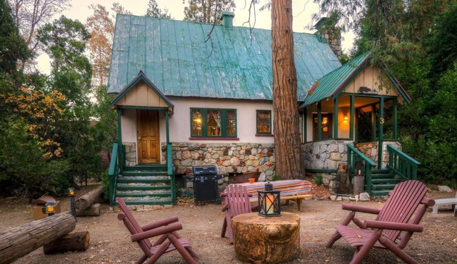 Smokey Bear Ranger - Three-Bedroom | Five Beds | ¾ Bathroom | Sleeps Eight
