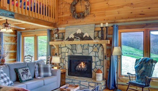 Smokey Mountain Hideaway w/Hot Tub Pet Friendly