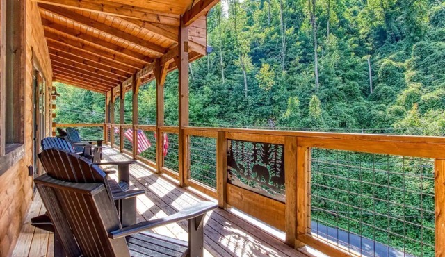 Smokey Mtn. Retreat – Cabin Near Dollywood, Waterparks, Anakeesta & Waterfalls