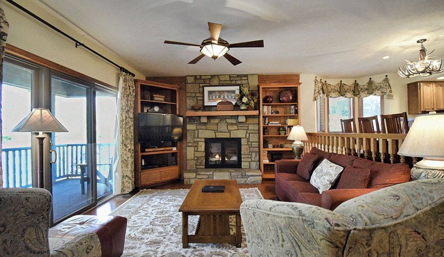 Smokies 3 | Fireplace, Restaurant, Pool, Spa