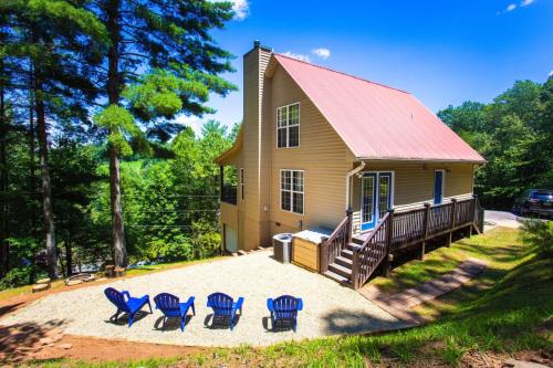 Smokies Hill Top Cabin Mountain Views 2 miles to Town Pet Friendly