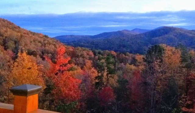 Smokies View - private chalet with mountain views
