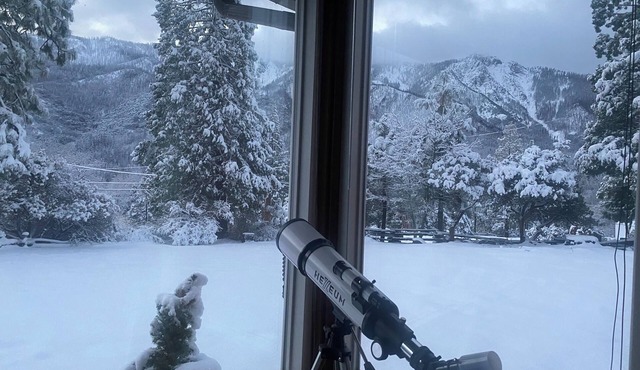 Smoky Bear's Favorite Spot in Camp Nelson with Amazing Views-Kid Friendly