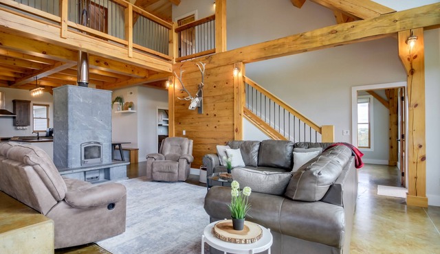 'Smoky Hills Lodge' - 40-Acre Property + Sauna!