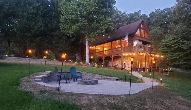 Smoky Mountain Cabin - HOT TUB - Fire Pit