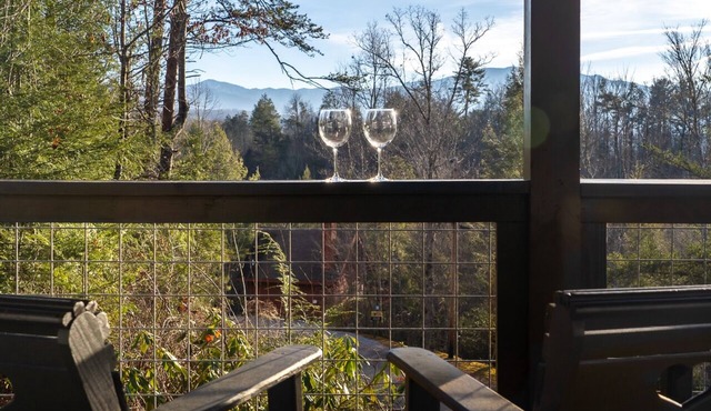 Smoky Mountain Cabin w/Hot Tub, Loft Game Room