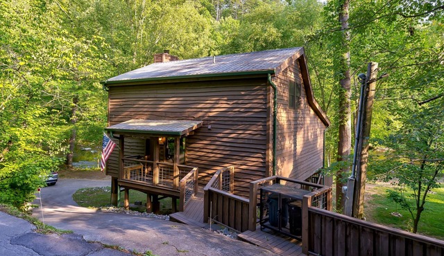 Smoky Mountain Cabin with Private River Access