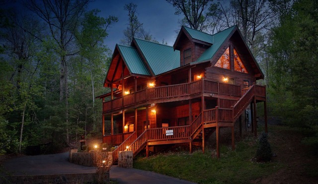 Smoky Mountain Getaway - Five Bedroom Cabin