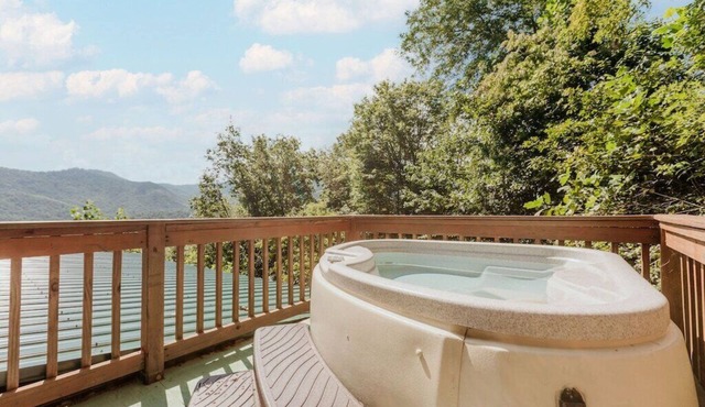 Smoky Mountain Holiday Home with Hot Tub!