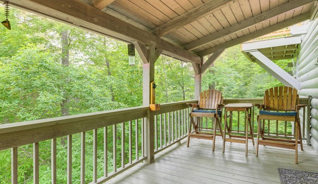 Smoky Mountain Log Cabin Close to Rafting!