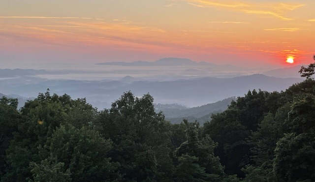 Smoky Mountain Memories: Stunning Mountain Views + Indoor Pool & Spa