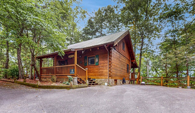 Smoky Mountain retreat with deck, hot tub, views