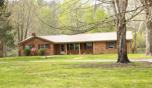 Smoky Mountain River Bungalow