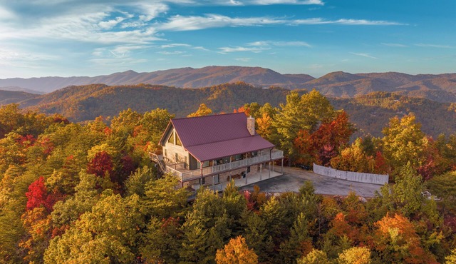 Smoky Mountain Summit, Amazing Mountain Views, $560 FREE tickets each paid day!