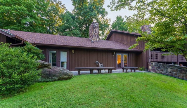 Smoky Mountain Summer Escape, Cozy Retreat Near Gatlinburg