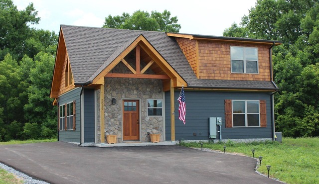 Smoky Mountains Cabin w/Hot Tub & Cozy Fireplace