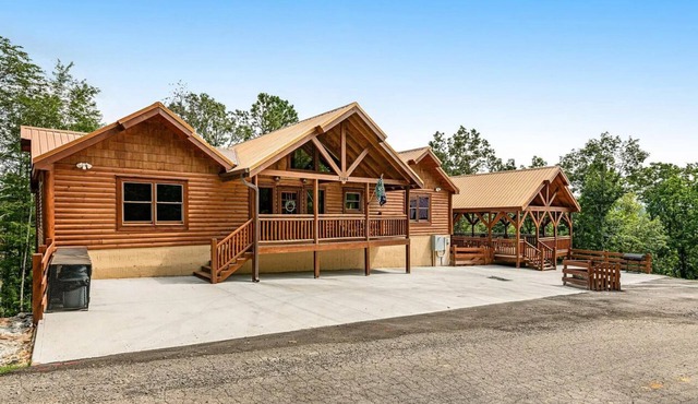 Smoky Serenade - 8Bdr Cabin with large indoor pool. Sleeps 30!