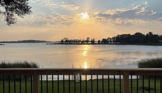 S’more Sunsets on Roy Lake. Spectacular deck views from this 2-bedroom cabin.