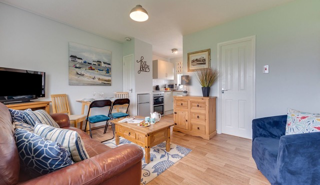 Smugglers Top - Two Bedroom House, Sleeps 5