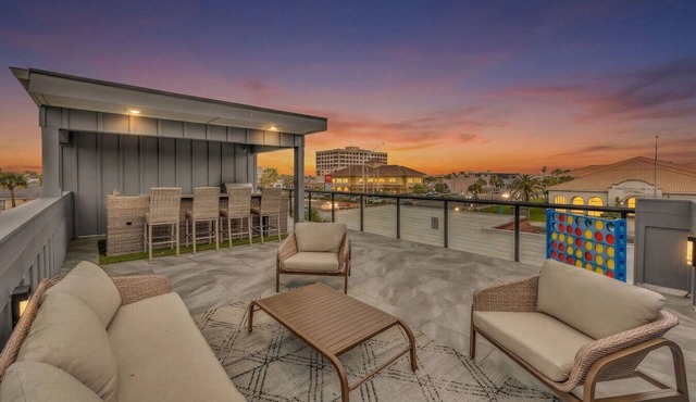 SMV NEW 2024 | Heated Pool + Ocean-View Rooftop