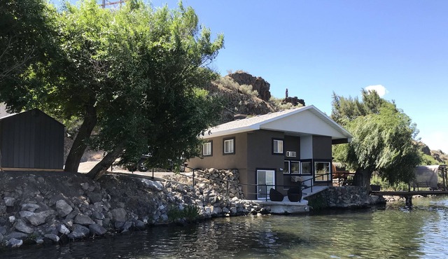 Snake River Vacation Home *Steam Sauna, Private Docks, Water Slide, Outdoor Bar*