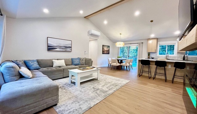 Snap-Worthy Cliffside Modern 4bed/2Bath Home w/AC, WIFI & Plenty of Parking!