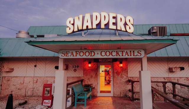 Snappers - King Room w/Ocean View Wifi