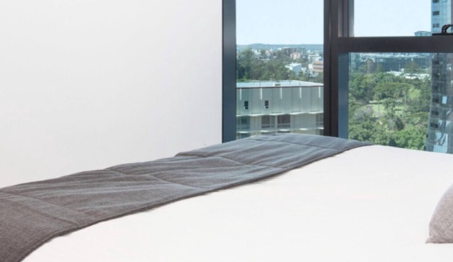 Snappy Convenient 1 BR. Lights View Brisbane CBD