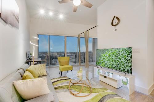 Snappy loft style 2BR I Gym I Parking I Workspace